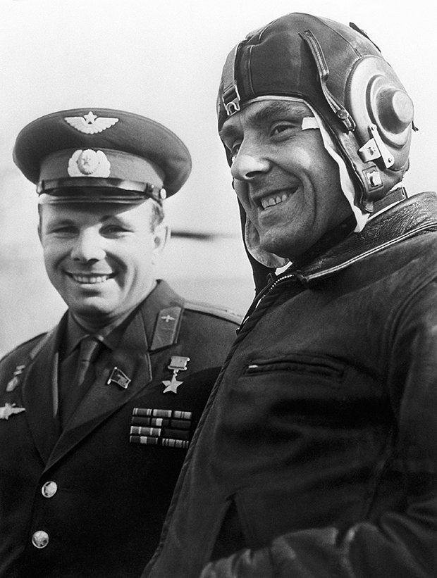 Юрий Гагарин и Владимир Комаров, 4 марта 1964 года. Фото: Базанов В. / ТАСС