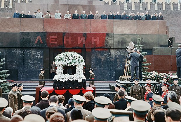 Траурный митинг на Красной площади в связи с гибелью Владимира Комарова, 26 апреля 1967 года