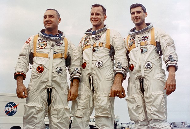 Экипаж "Аполлона-1": (слева направо)  Вирджил Гриссом, Эдвард Уайт, Роджер Чаффи 