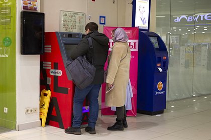 Двое мужчин похитили из банкоматов в подмосковном магазине 4,2 миллиона рублей