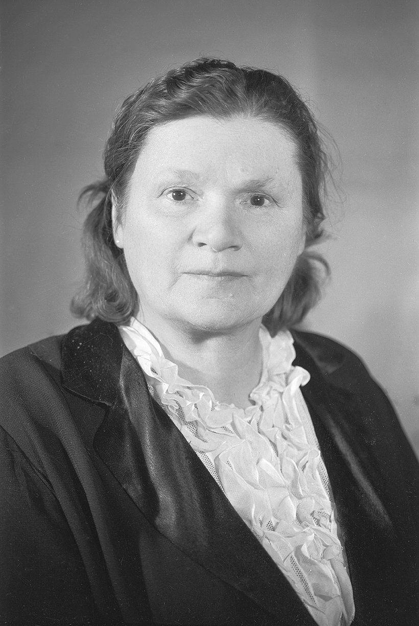 Общественный деятель, действительный член Академии наук СССР, историк Анна Панкратова, 1953 год 