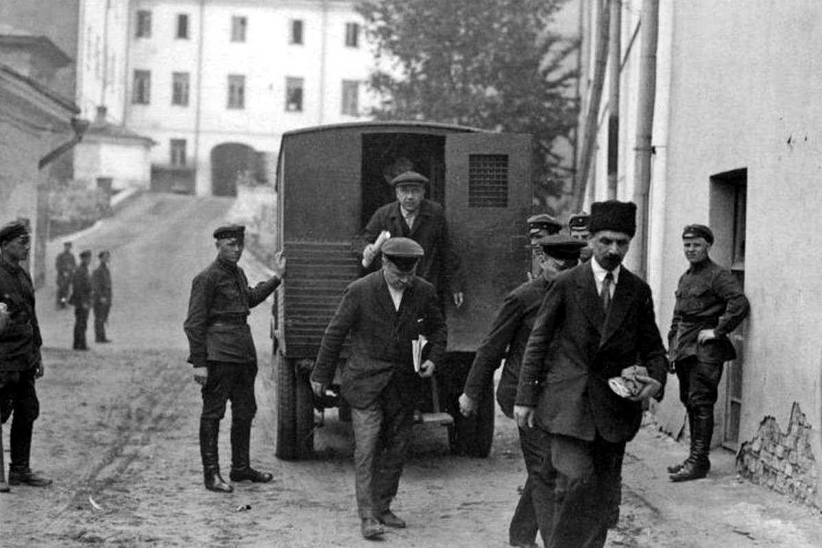 Доставка в суд обвиняемых по Шахтинскому делу. Май-июль 1928 года