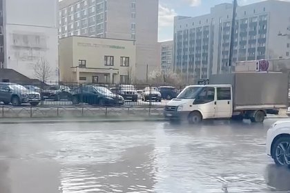 В Петербурге машины «искупались» в кипятке из-за аварии