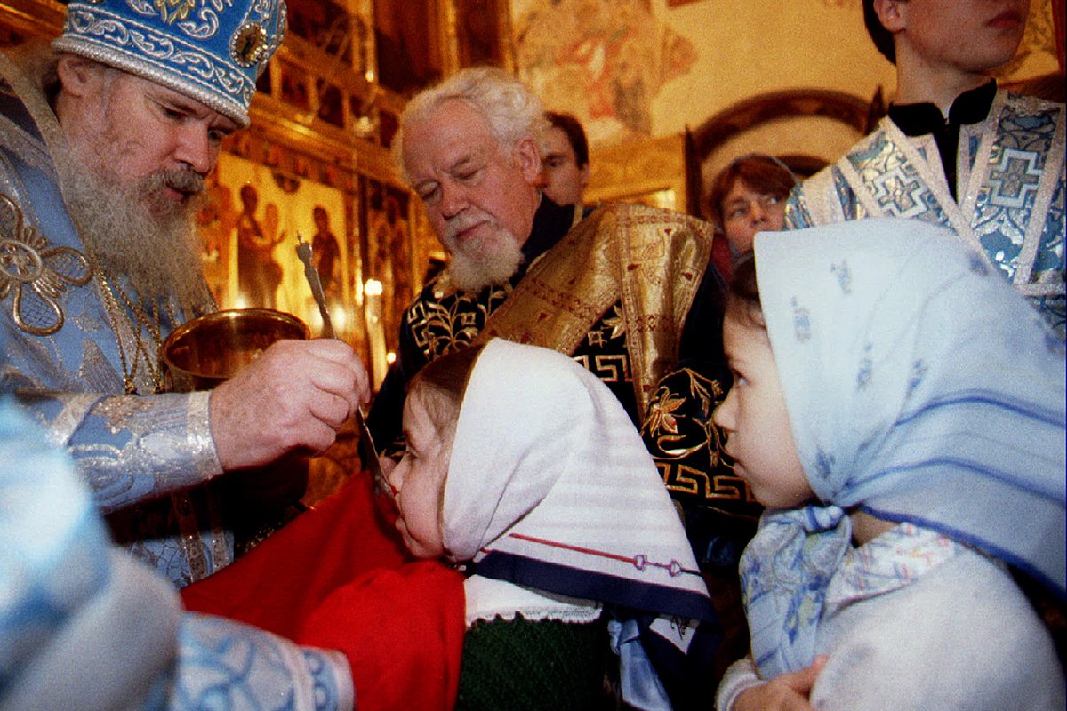 Алексий II во время службы 