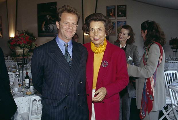 Лилиана Бетанкур со своим другом Франсуа-Мари Банье на церемонии Trophée Lancôme, 1992 год
