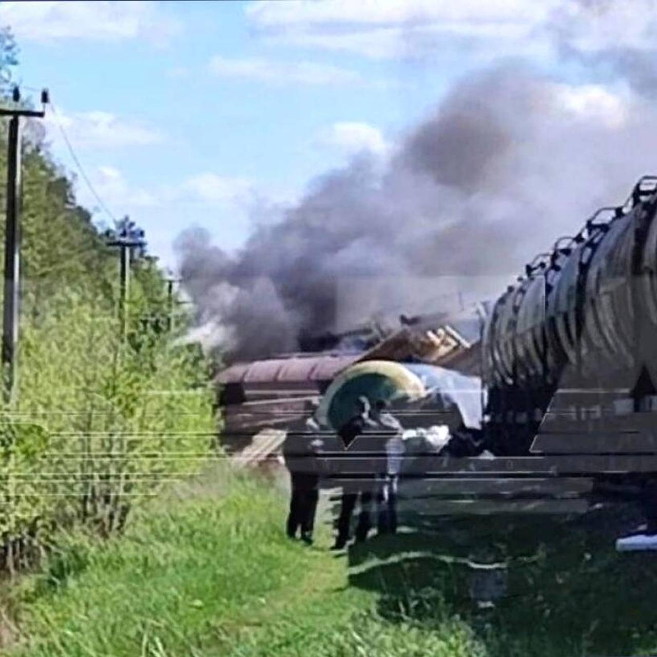 Поезд сошел с рельсов под Брянском в результате подрыва железной дороги.  Что известно о случившемся?: Происшествия: Россия: Lenta.ru