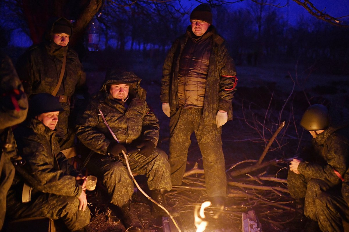 Военнослужащие Народной милиции ДНР в селе Николаевка рядом с городом Волновахой, 1 марта 2022 года