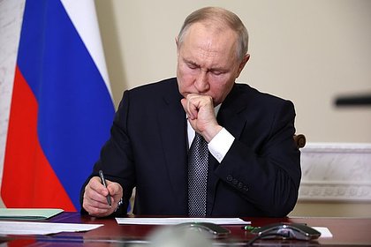 Путин провел беседу c президентом Узбекистана в Кремле