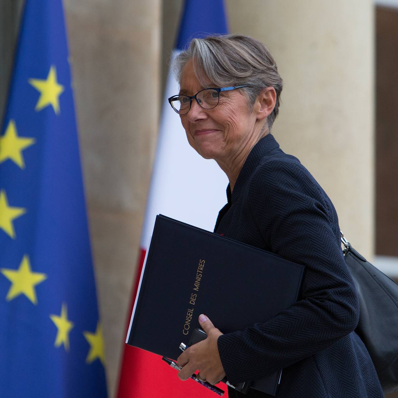 Премьер Франции судится с издателем своей неофициальной биографии | Европейская правда