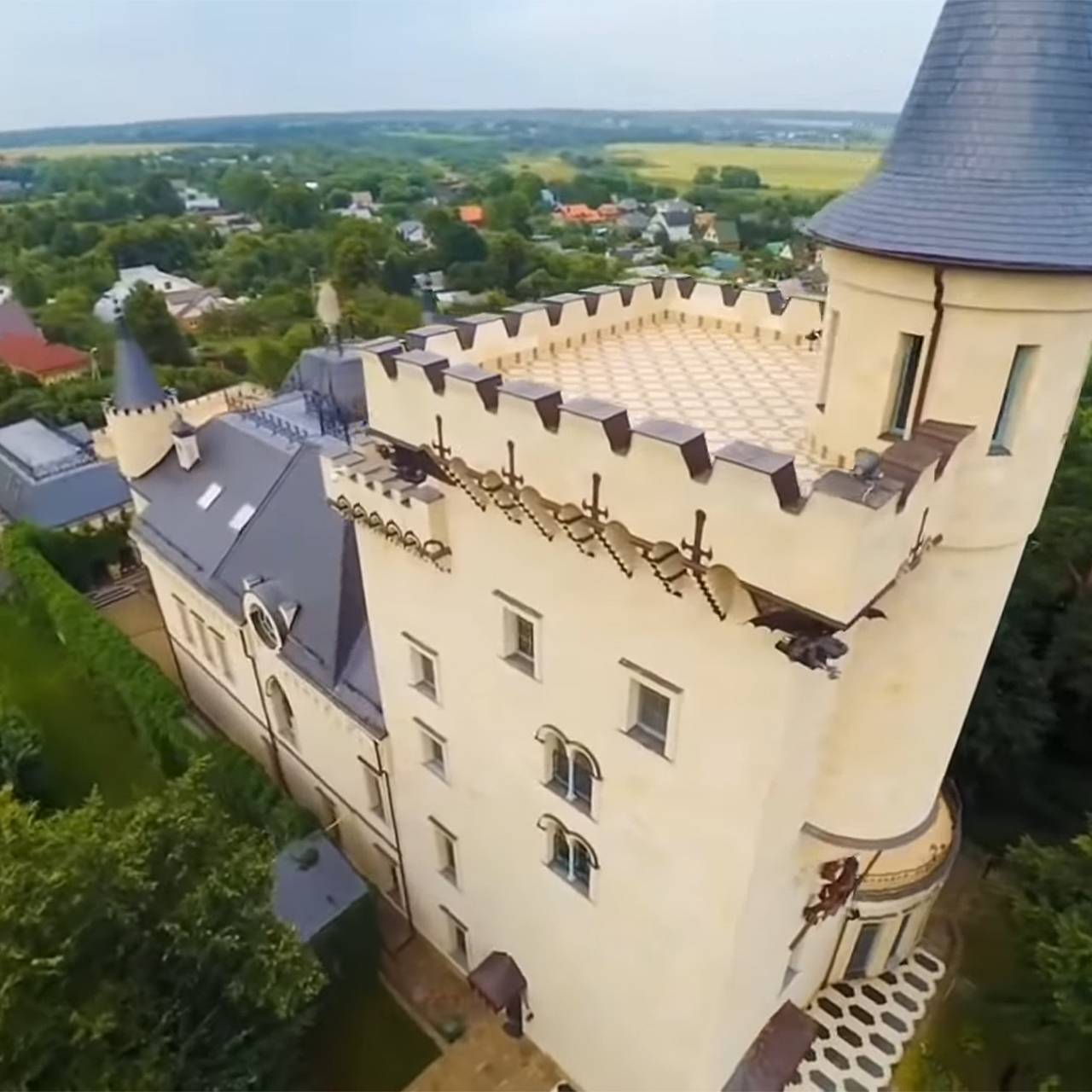 6 интересных фактов и фото замка Галкина* и Пугачевой: дом за миллионов рублей | myDecor