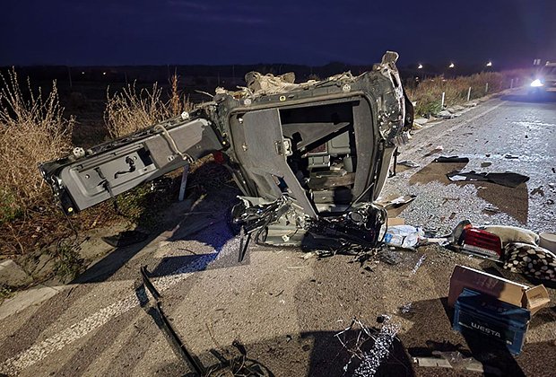 Бронированный внедорожник Lexus, в котором в результате ДТП погиб замглавы администрации Херсонской области Кирилл Стремоусов
