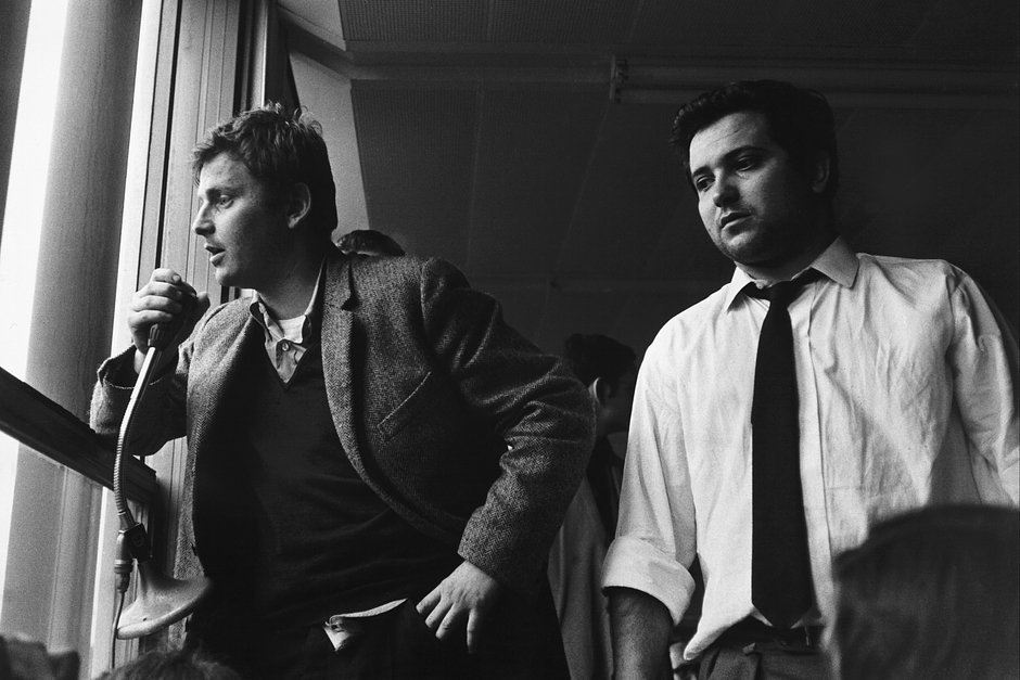 Даниэль Кон-Бендит (слева) в корпусе Университета Пьера и Мари Кюри, Париж, 8 мая 1968 года