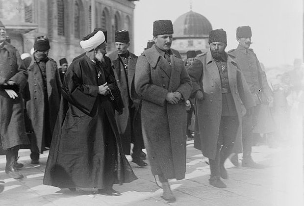 Энвер-паша посещает Купол Скалы в Иерусалиме