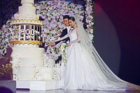 Советский дворец и кольцо за сто миллионов рублей. Сколько стоила роскошная свадьба «китайской Ким Кардашьян»?