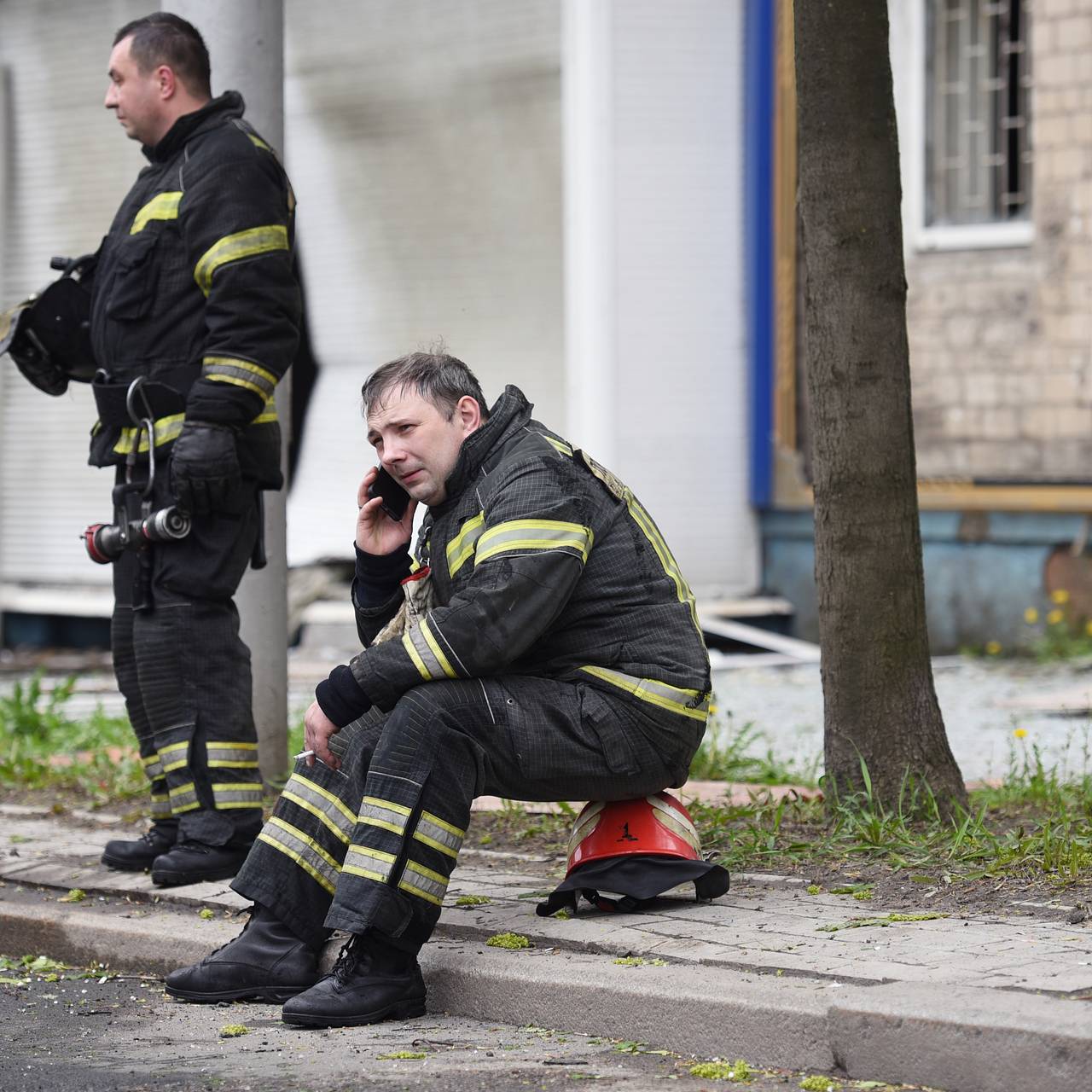 В Донецке спасатели попали под обстрел ВСУ во время выполнения задания:  Происшествия: Россия: Lenta.ru