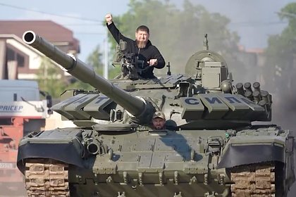 Кадыров прокатился на модернизированном танке и пообещал приехать в Киев