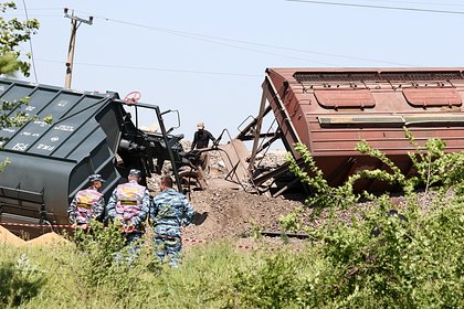 В Крыму семь вагонов сошли с рельсов после взрыва. Что известно о диверсии на железной дороге?