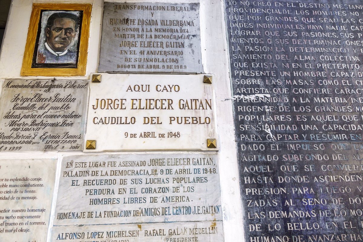 Мемориальная табличка, которая признает Гайтана мучеником