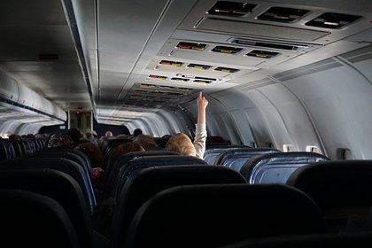 Путешествующая с детьми пассажирка заподозрила бортпроводника в секс-торговле