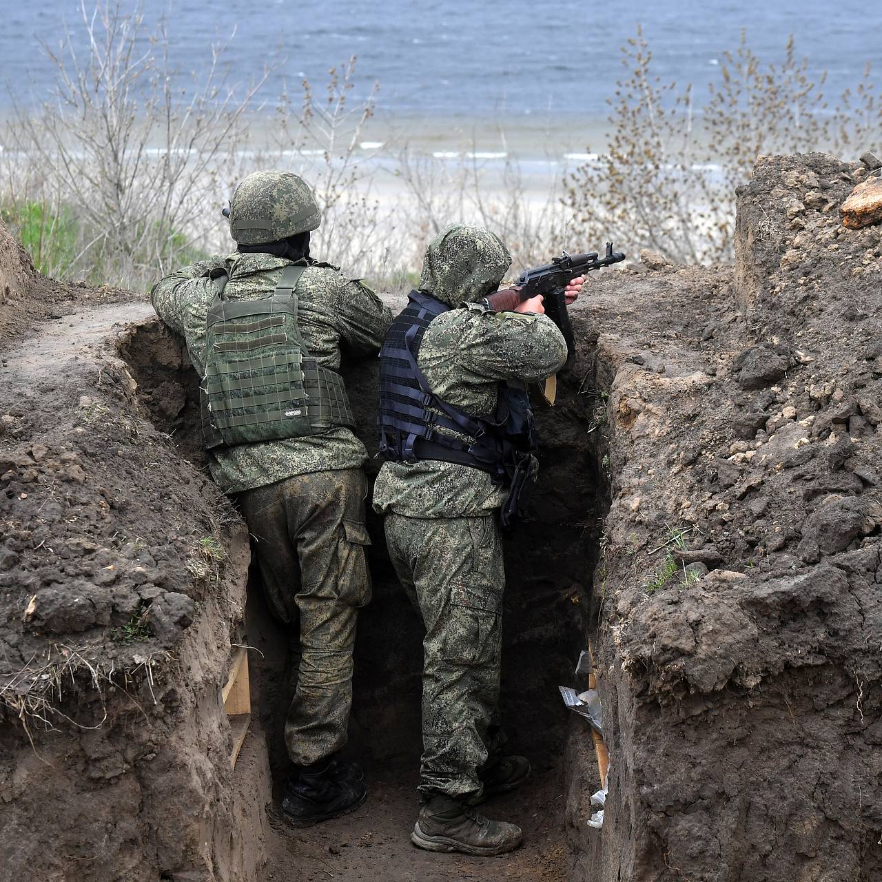 Сдача в плен, неисполнение приказа и госизмена: Верховный суд определил, за  что российским военным грозит наказание: Политика: Россия: Lenta.ru