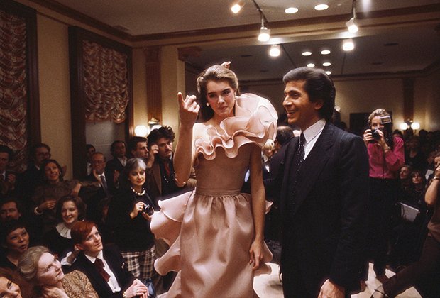 Брук Шилдс с дизайнером Джованни Валентино, 1981 год