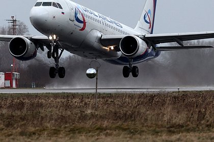 Летевший в Таджикистан российский самолет сменил курс и сел в другом месте