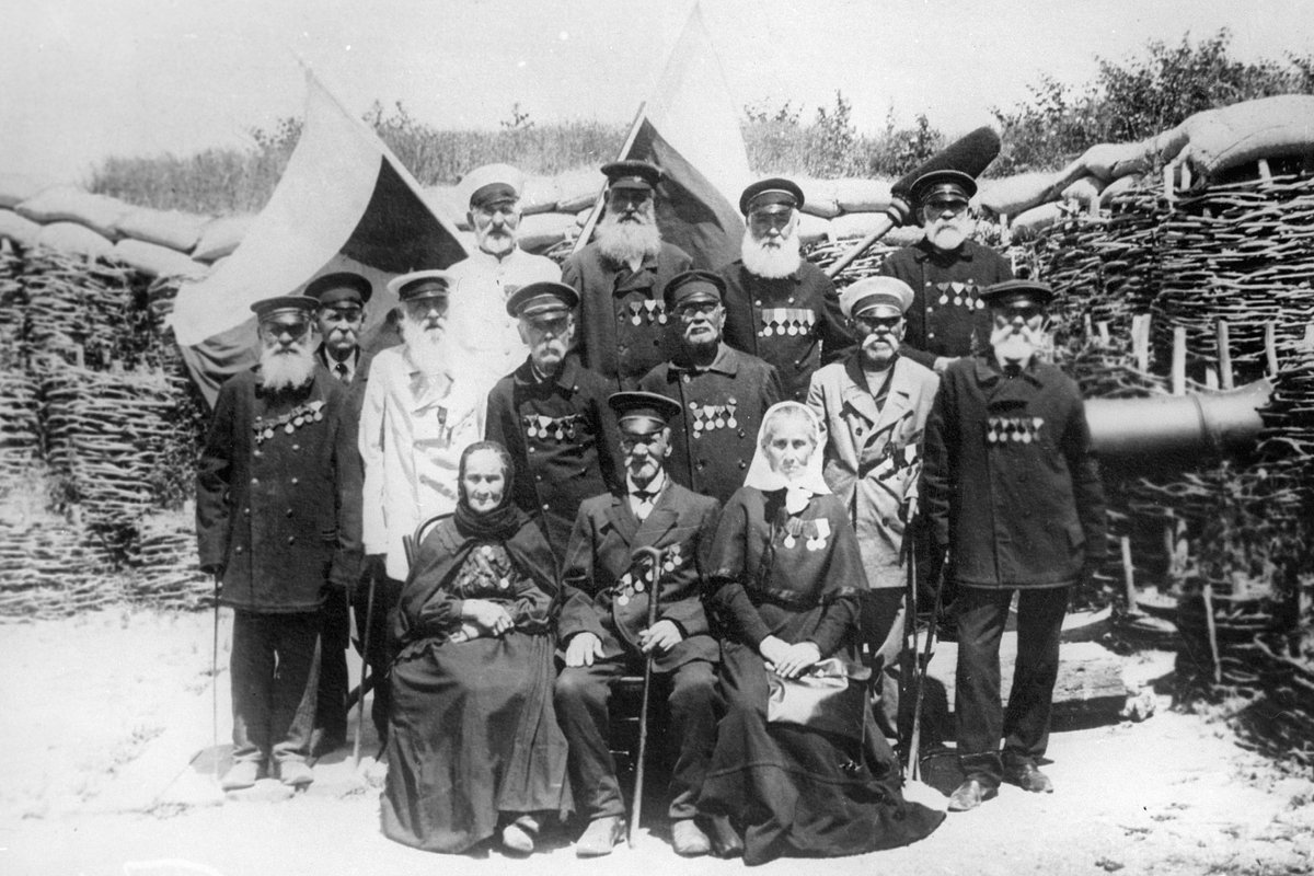 Ветераны Крымской войны 1853-1856 годов. Репродукция фотографии 1910 или 1911 года