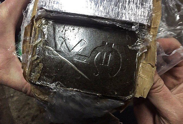 Эмблема на гашише молдавского наркокартеля. Фото: из материалов уголовного дела