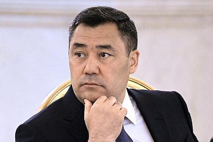 Президент Киргизии прилетел в Москву