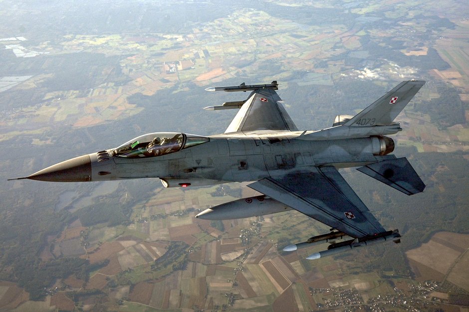 F-16 Fighting Falcon из состава ВВС Польши принимает участие в учениях НАТО