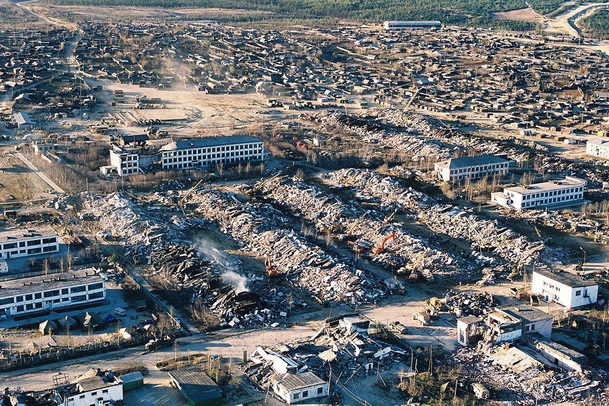 Вид на Нефтегорск после землетрясения 