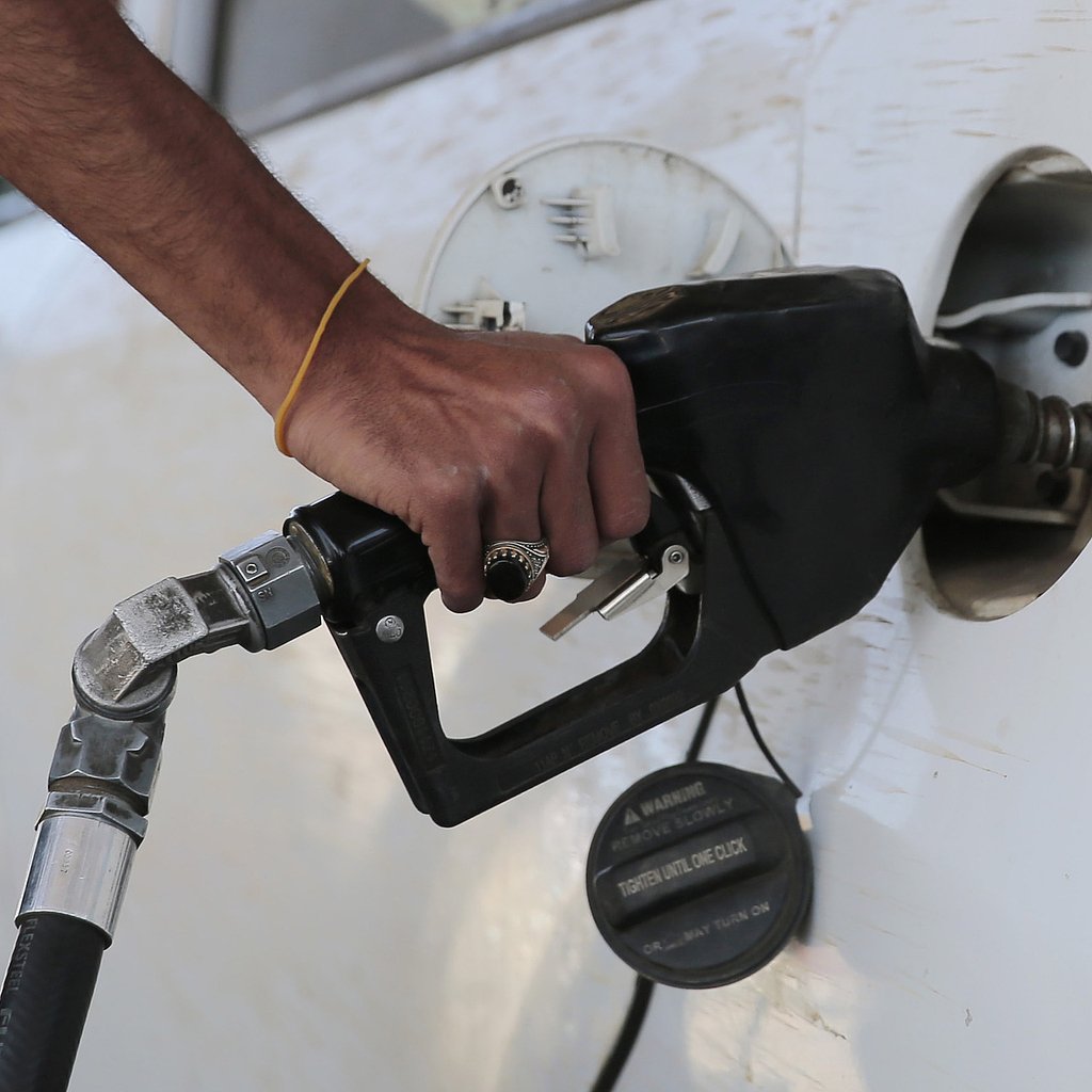 Саудовская аравия бензин. Цены на бензин. Галлон бензина в России. Джо бензин. Бензин за галлон в 2010.