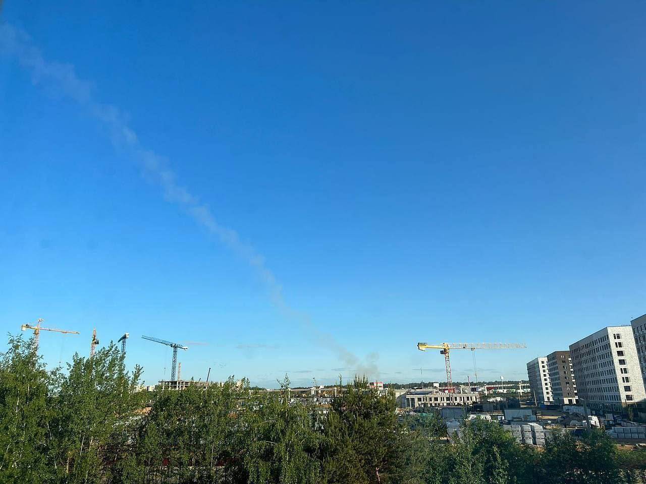 Взрыв в красногорске сегодня утром. Объект в небе. Над городом. Небо фото. Вид за окном города Подмосковья.