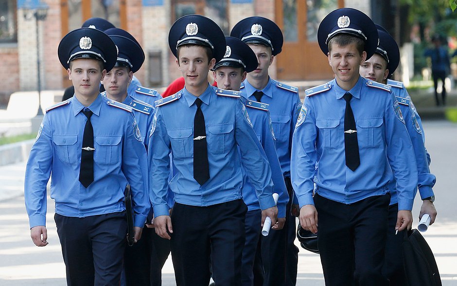 Курсанты полицейской академии Украины в Донецке. 21 июня 2012 года