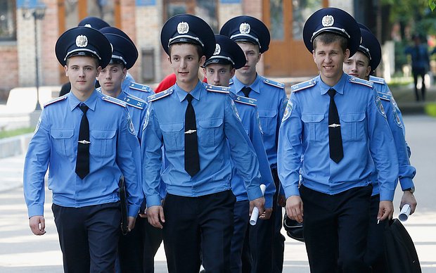 Курсанты полицейской академии Украины в Донецке. 21 июня 2012 года. Фото: Yves Herman / Reuters