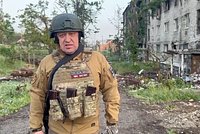 «Хватит тебе болтать, кричать, орать». Командир «Ахмата» и еще два соратника Кадырова обратились к Пригожину 