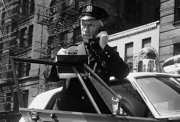 Полицейский на улице Нью-Йорка