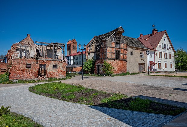 Руины складских помещений XX века, поселок Железнодорожный