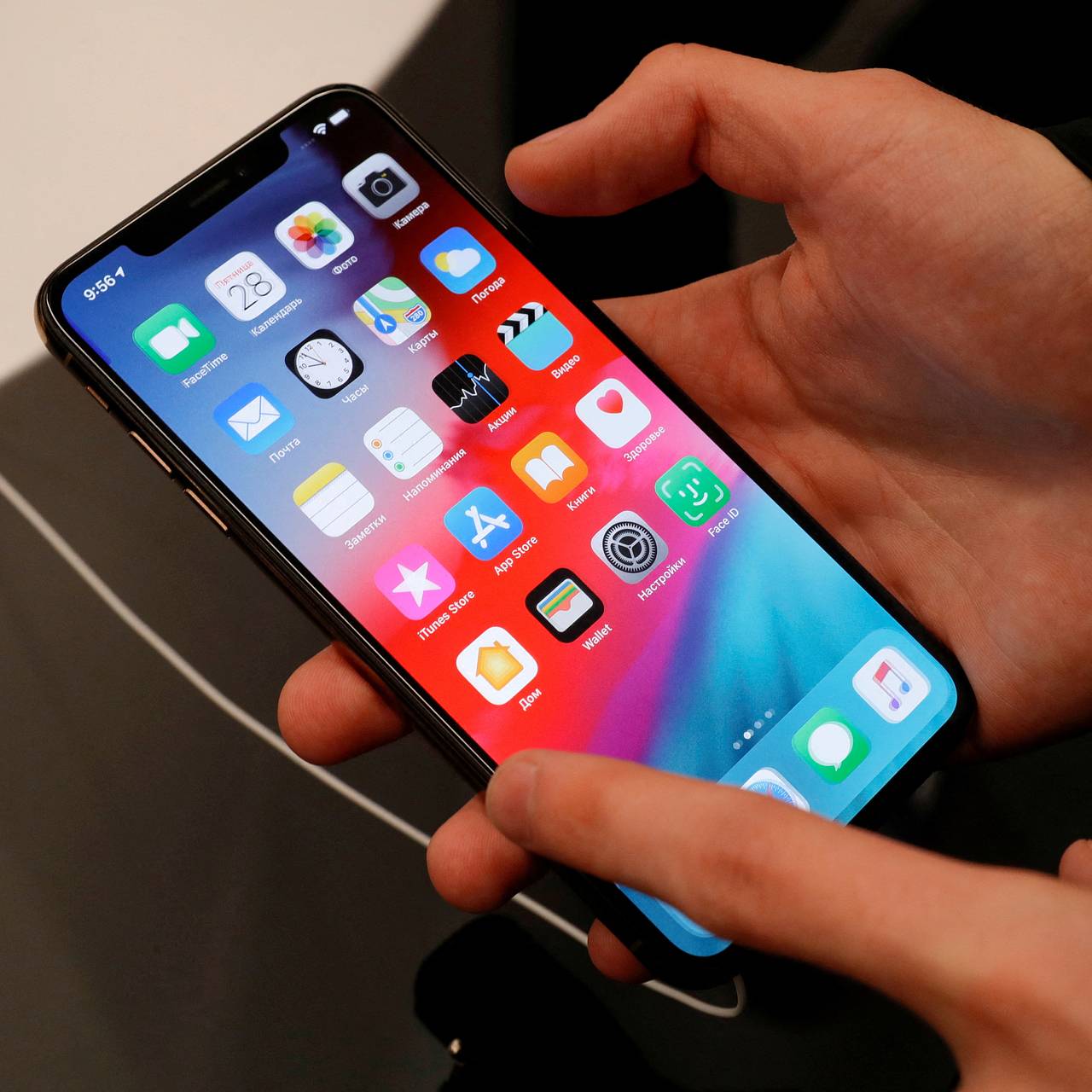 Сенатор призвал россиян проверить iPhone на наличие вирусов: Общество:  Россия: Lenta.ru