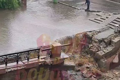В Воронеже обрушилась подпорная стена исторического моста
