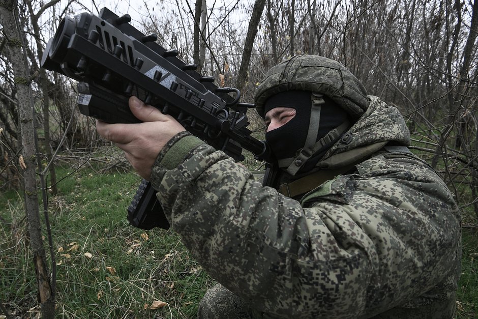 Военнослужащий подразделений радиоэлектронной борьбы Южного военного округа на Запорожском направлении, 11 ноября 2022 года