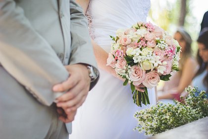 Названы неподходящие цвета одежды для гостей на свадьбе