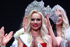 Победительницу конкурса «Миссис Россия — 2023» атаковали хейтеры. Кто она и что возмутило зрителей конкурса?