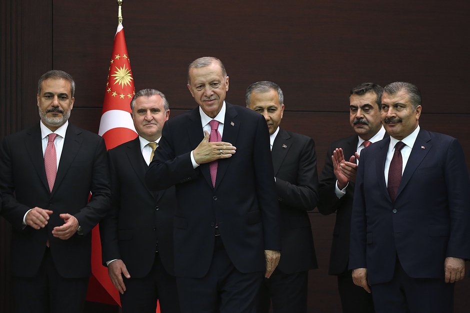 Президент Турции Реджеп Тайип Эрдоган с новыми членами кабинета министров во время инаугурации. Анкара, Турция, 3 июня 2023 года