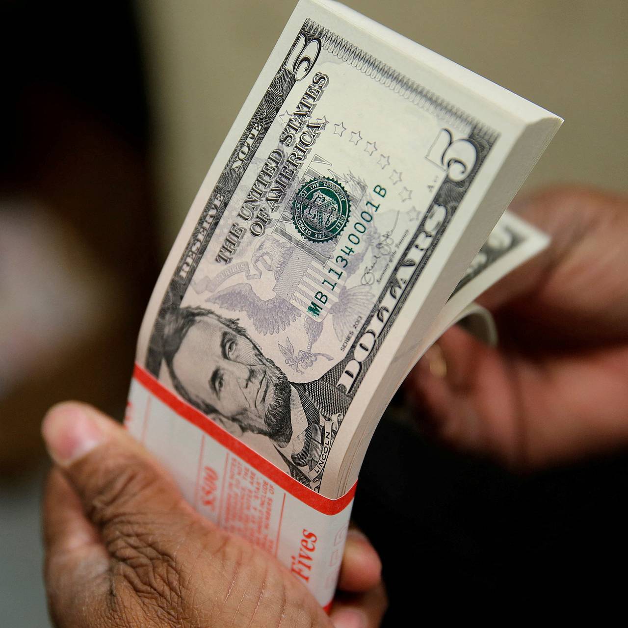 Эксперт: «Доллар укрепляется на международном рынке, нефть падает»