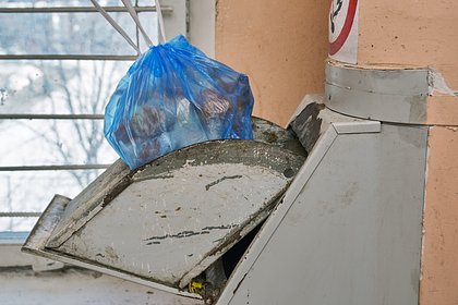 Россиянку выселили из квартиры из-за мусора