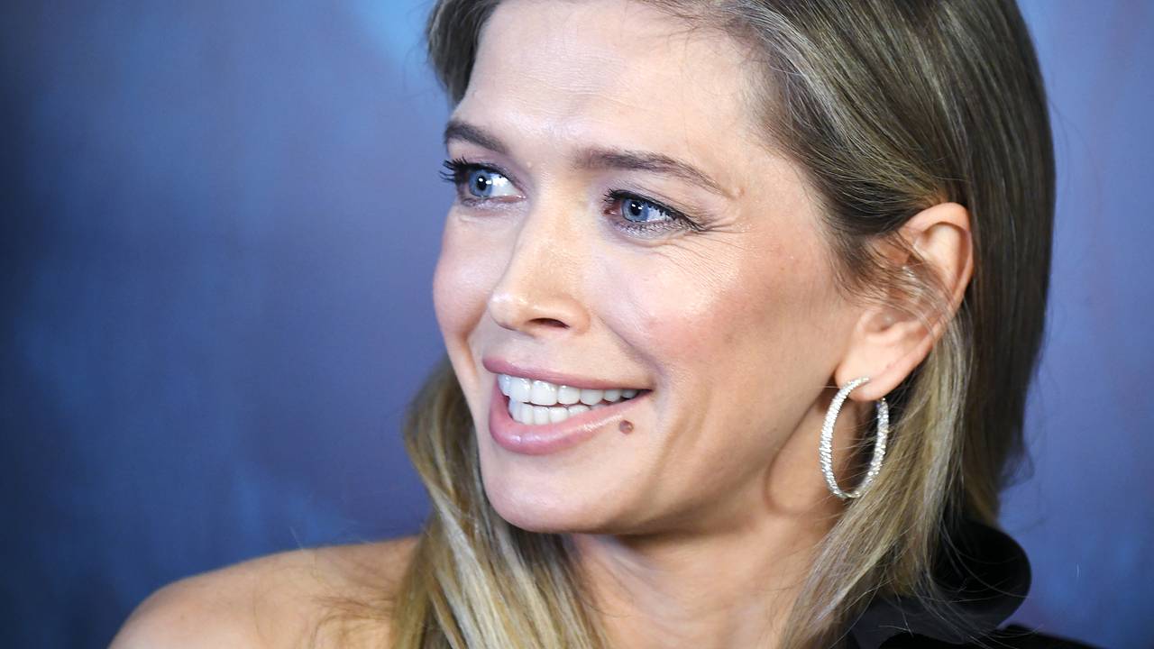 Үлкен сиськи бар секс шлюха Актриса Елена Великанованың эротикалық суреті