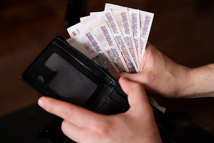 Мошенники обокрали пенсионерку в Москве почти на миллион рублей