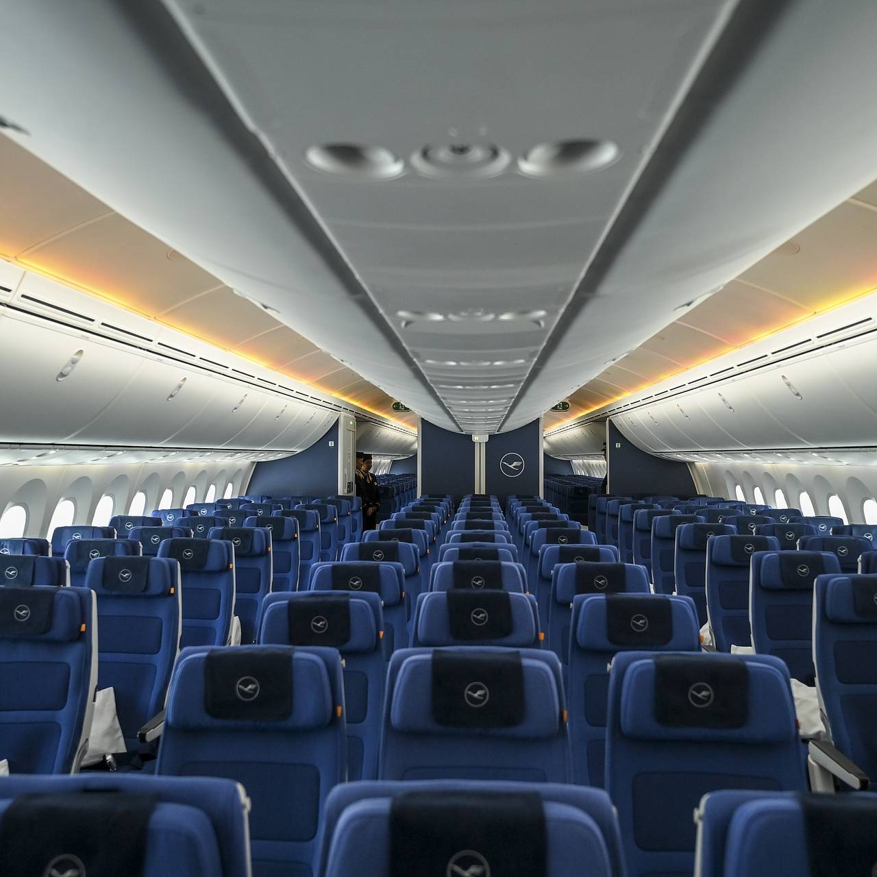 Боинг 737 800 победа откидываются ли кресла