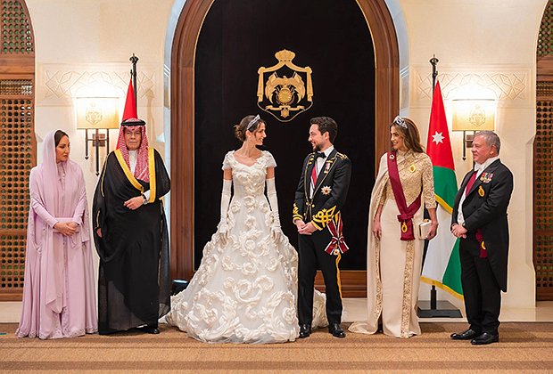 Принц Хусейн и его невеста Раджва Халед бин Мусаид на банкете в Аммане